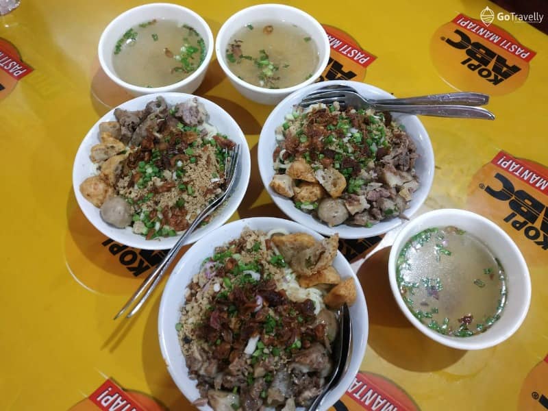 Lezatnya Mie Apong Sampurna: Kuliner Legendaris yang Eksis Lebih dari Setengah Abad! - GoTravelly