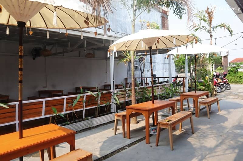 Sunny cafe Jombang