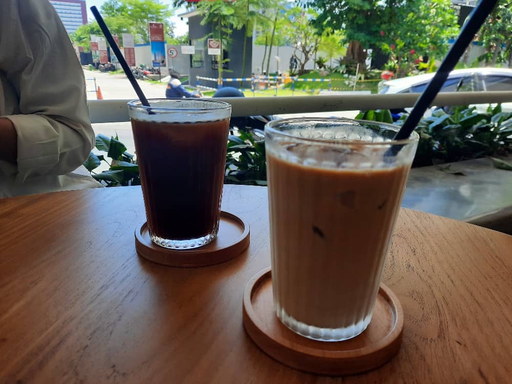 cafe hits di Surabaya