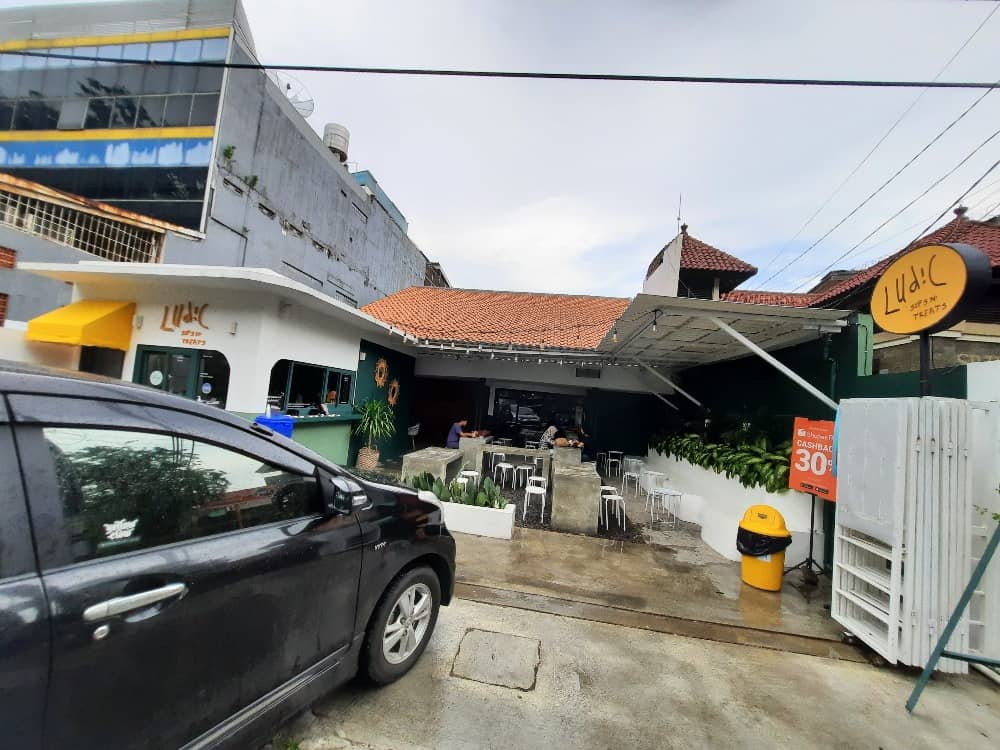 Nyamannya nongkrong dan ngopi di Ludic Caffe Surabaya
