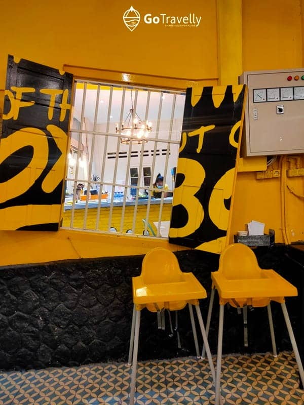 Cafe Warning Waroeng Kuning Blitar