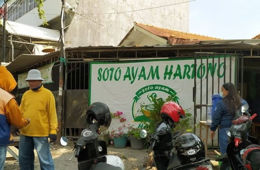Cobain Soto Ayam Hartono, Warung Soto Ayam Langganan Menteri
