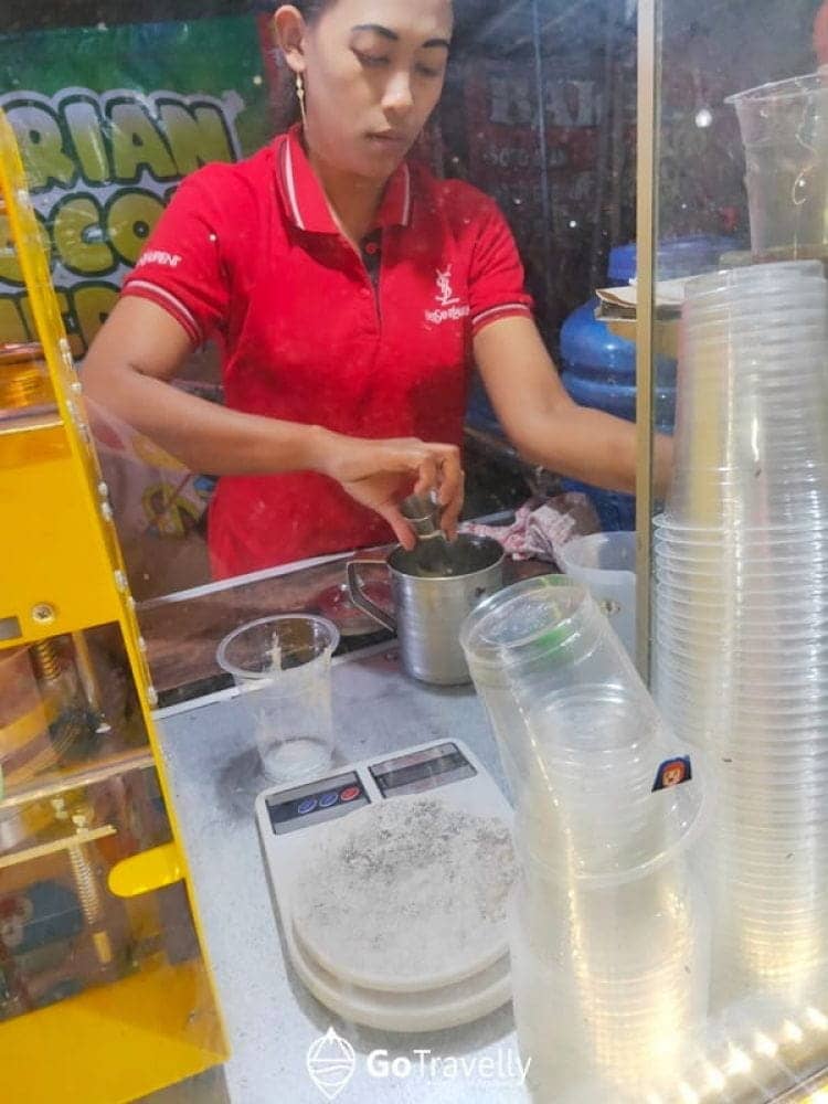 Kulineran Di Kota Blitar Cobain Durian Kocok Asli Medan di Alun-alun Kota Blitar