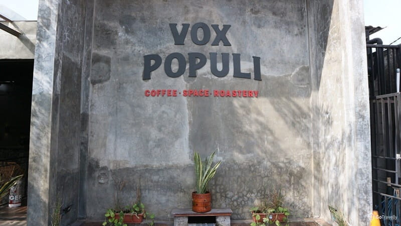 Nongkrong di Vox Populi Coffee and Eatery, Cafe Cozy Bertema Industrial