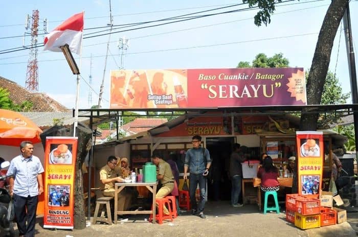 Nyobain Jajanan Legendaris Bandung di Batagor & Cuanki Serayu