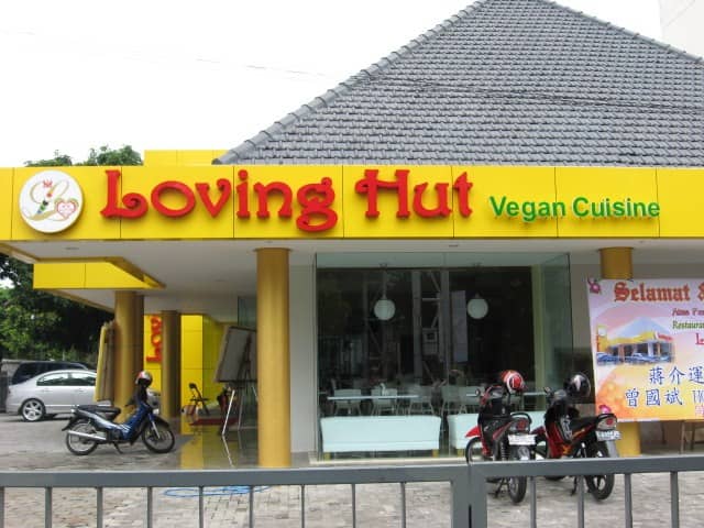 Loving Hut: Tempat Makan yang ngga cuma Enak tapi juga Sehat
