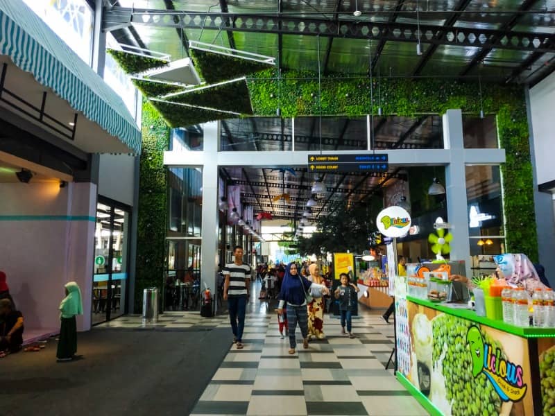 deretan penjual makanan di food junction