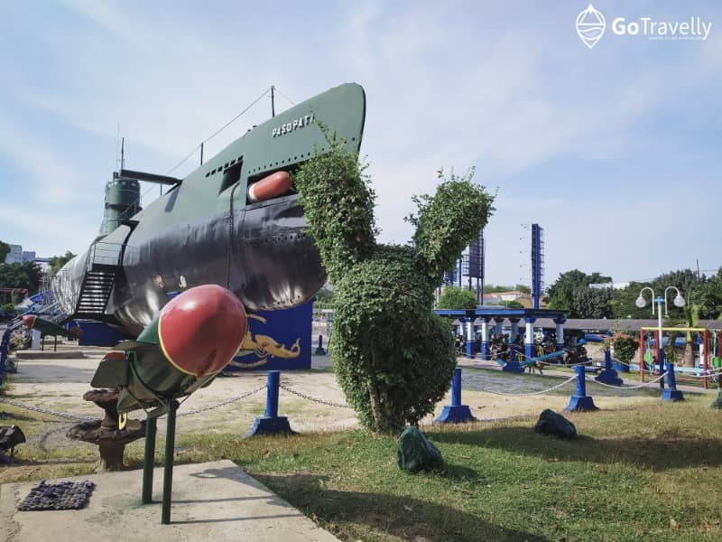 monumen kapal selam surabaya