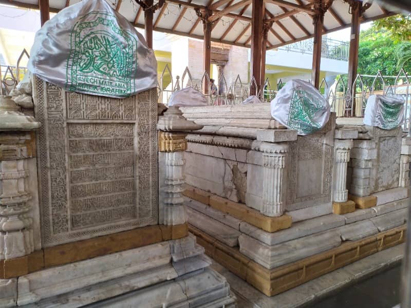 makam sunan maulana malik ibrahim