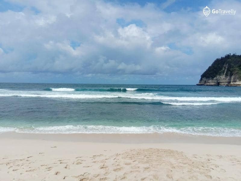 Pantai Ngalur Tulungagung : Surga Tersembunyi yang Jarang Orang Tahu!