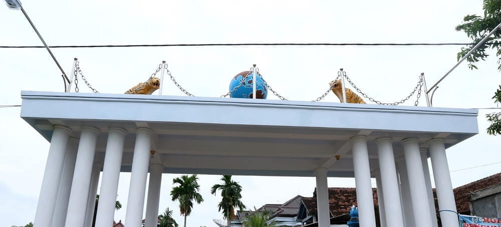 Sejuknya Berwisata Religi di Rumah Kyai Dengan Lima Tempat Ibadah di Indonesia
