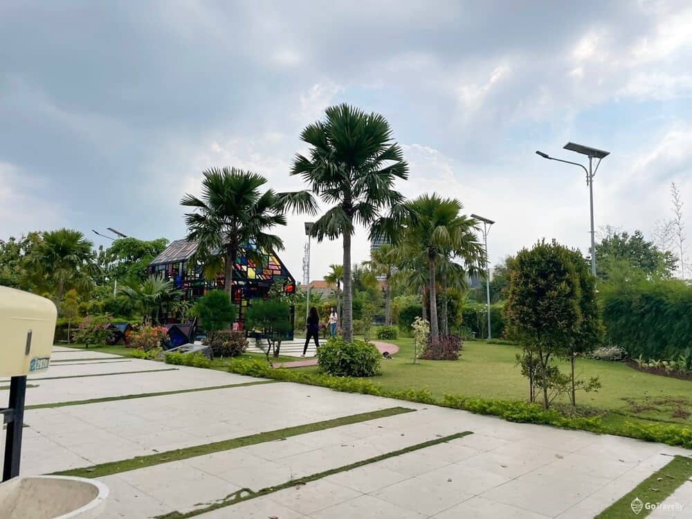 Taman Mozaik, Taman Paling Instagramable di Surabaya