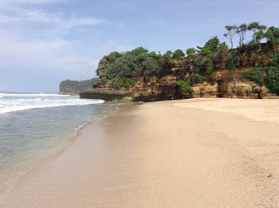 Liburan ke Pantai Nganteb  GoTravelly