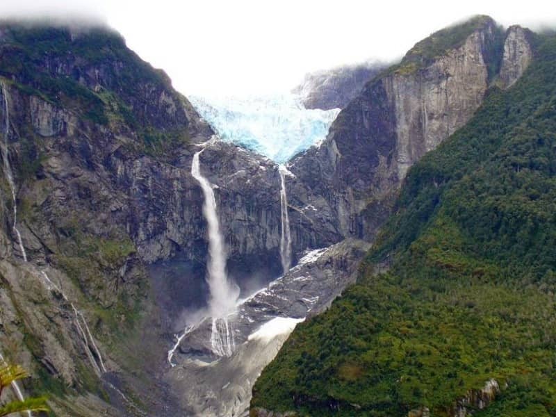 Ventisquero Colgante Falls