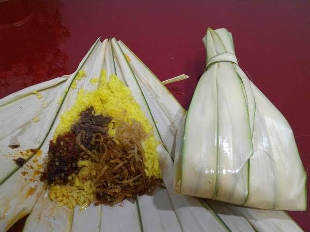 Nasi Kuning Manado makanan khas manado 