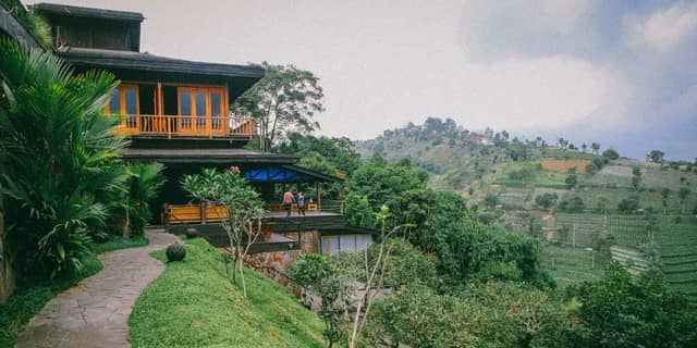 Rumah Miring