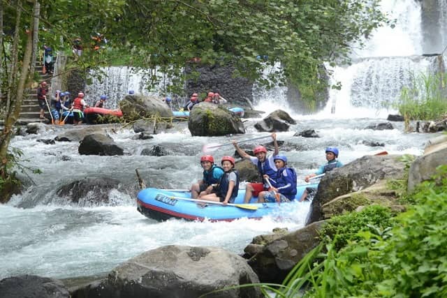 Wisata alam arung jeram Telaga Waja