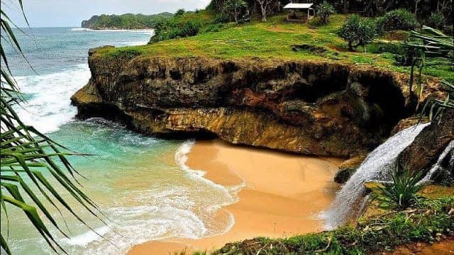 Pantai Banyu Tibo