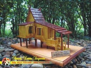 Miniatur Rumah Adat