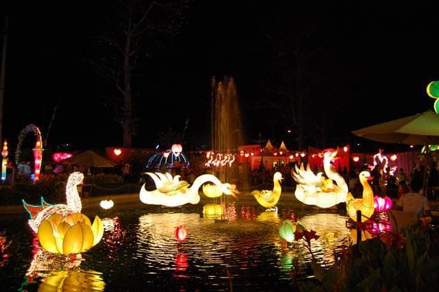 Taman Lampion Batu Night Spectacular