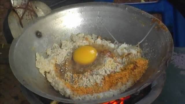 Kerak Telor makanan khas betawi