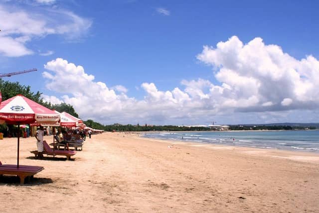 pantai kuta bali