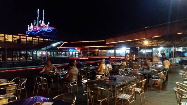 River Side restoran