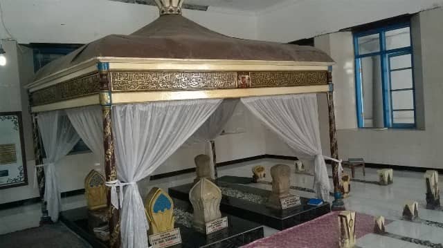 Makam Sultan R. Abdul Kadirun