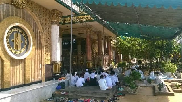 Makam Syaikhona Cholil