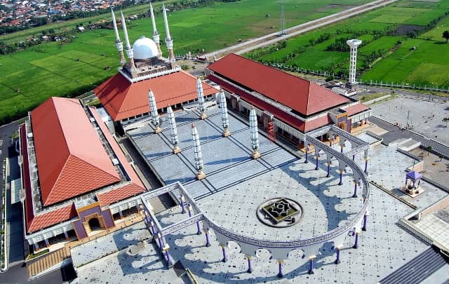 10 Wisata Religi Jawa Tengah Untuk Menambah Wawasan Wisata