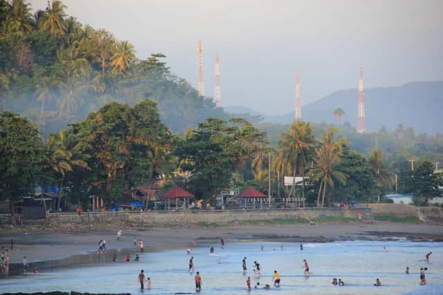 Pantai Karang Hawu