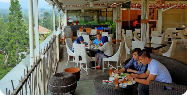 Sky Garden Resto at Royal Safari Garden