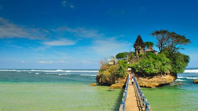 10 Tempat Wisata Pantai di Malang Paling Indah Wisata