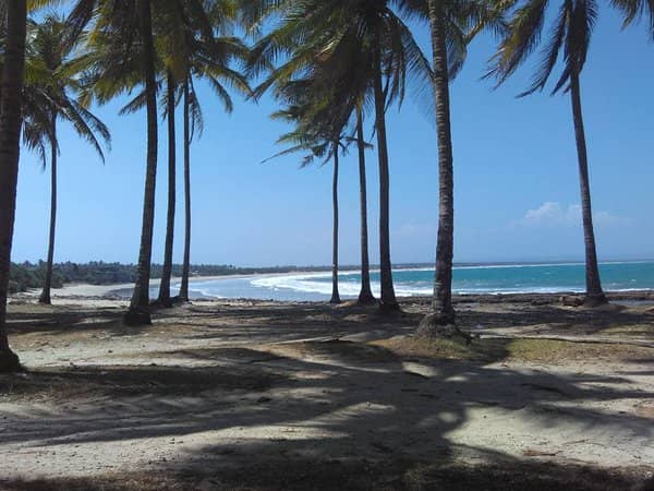 Pantai Binuangeun