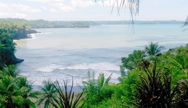 Pantai Keusik Luhur