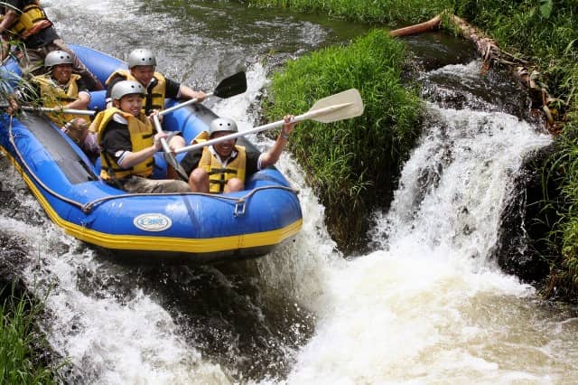 Arung Jeram Sungai Cipunagara