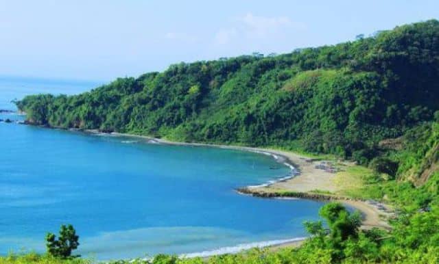 pantai dekat sini