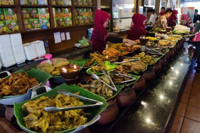 Jakarta rumah makan ampera FOTO: Aturan
