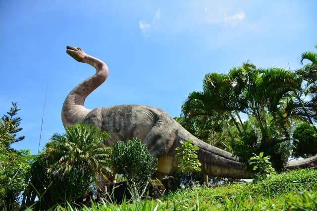 Wisata Bandung Timur Yang Ada Patung Dinosaurus