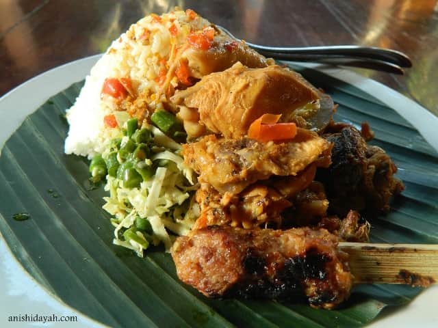 Nasi Ayam Kedawetan Ibu Mangku