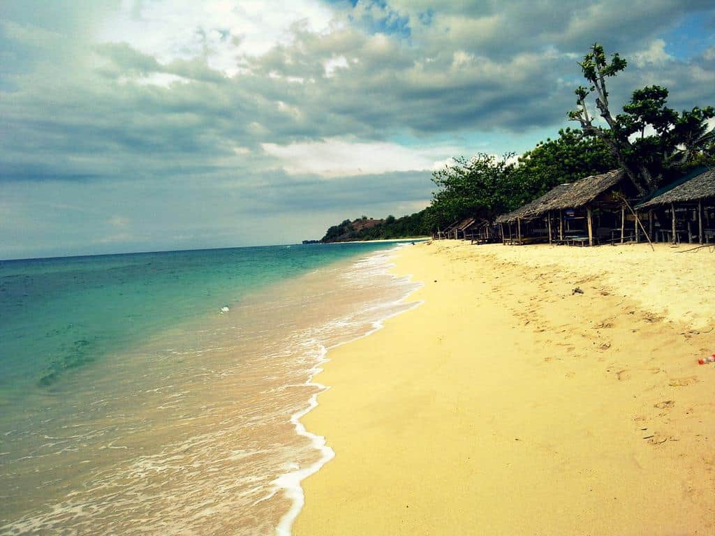 10 Pantai di Aceh Dengan Kejernihan Air Laut Sebening Kaca