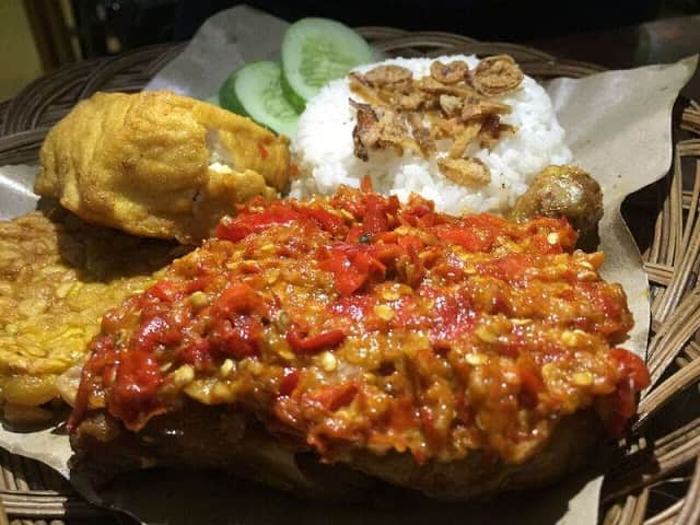 Ayam gepuk sambal bawang pak Gembus