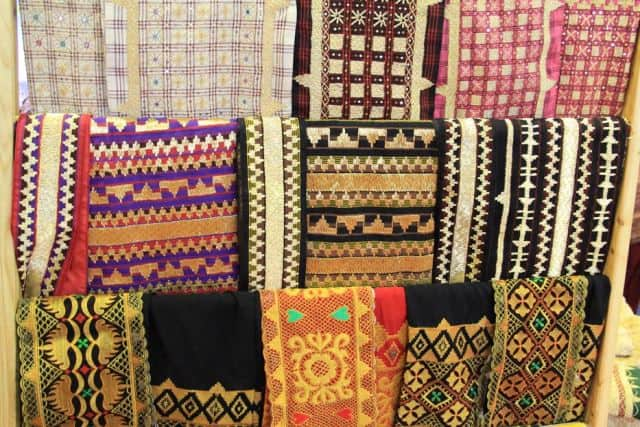 Kain tradisional yang berasal dari lampung adalah