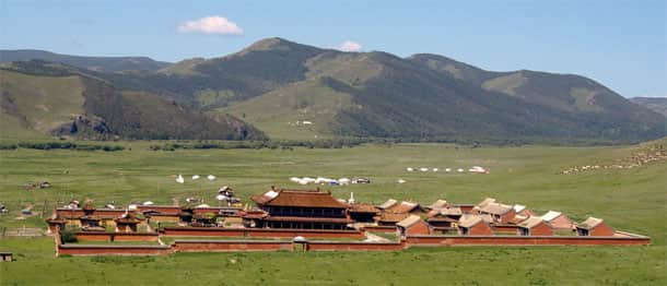 Detak Kagum Menatap Pesona 15 Tempat Wisata di Mongolia