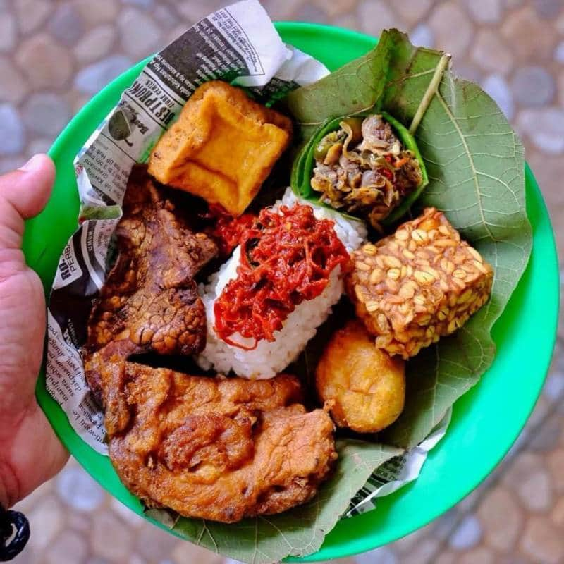 Nasi Jamblang di Jalan Doktor Mangunkusumo