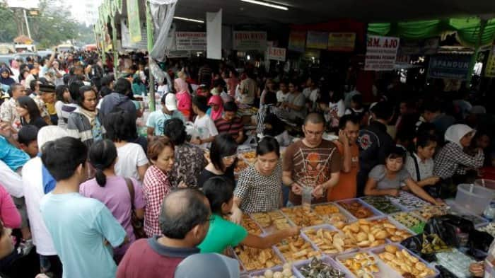  Berburu takjil di Gandaria