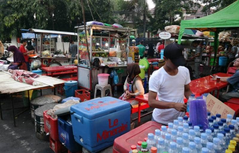 Berburu Takjil di Masjid Sunda Kelapa