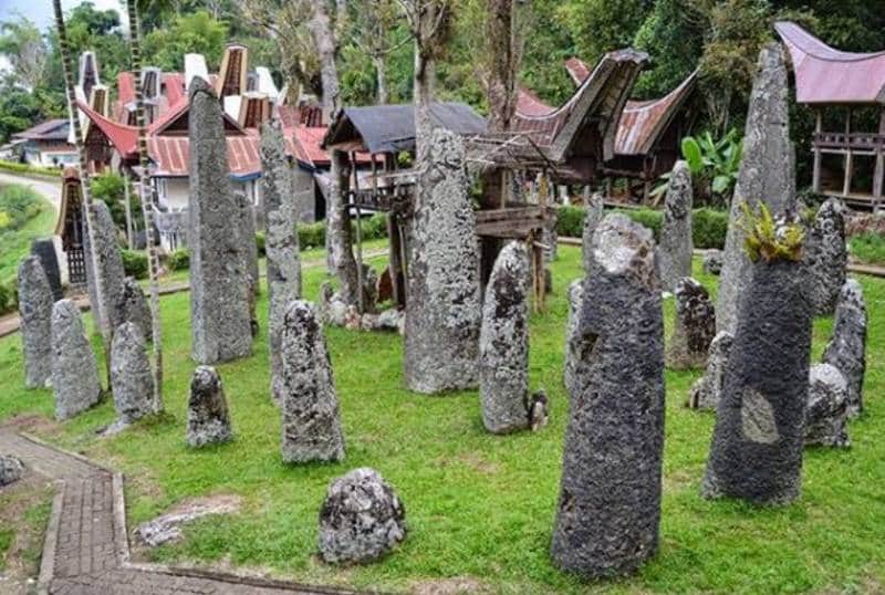  Kompleks Megalit Kalimbuang Bori