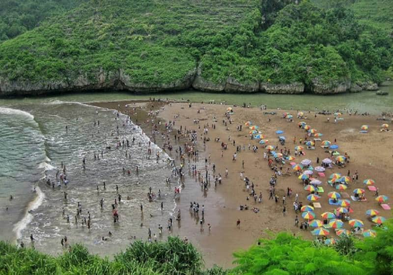 10 Pantai  Paling cantik di  Jogja  Tawarkan Pemandangan 