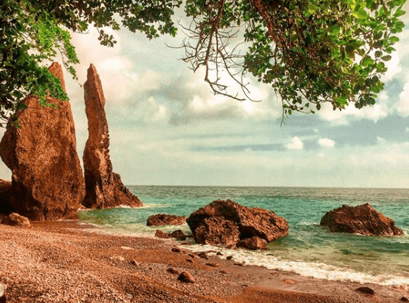 Pantai Batu Layar Lampung 